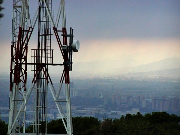 استفاده از امواج UHF برای انتقال داده، بسیار قویتر از WiFi